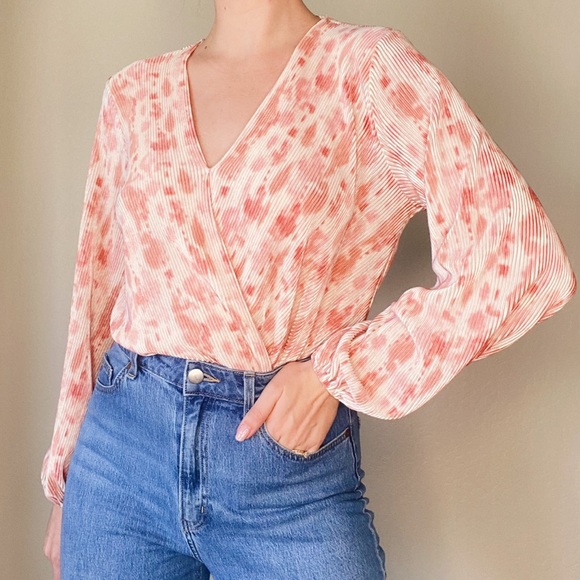 Astr Tops - ASTR Cream Pink Textured Long Balloon Sleeve Surplice Bodysuit